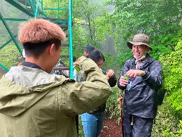 大学生を対象とした森づくり体験を開催