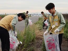 半田緑地公園の海浜清掃をおこないました