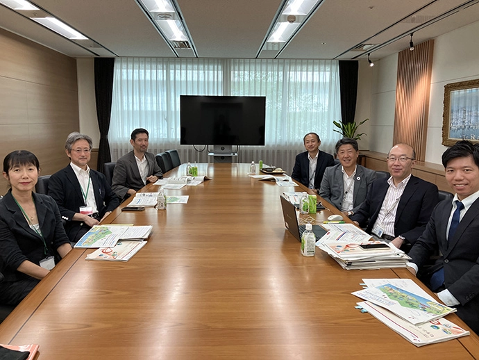 写真左手　手前より、浅野委員、福井委員、香坂委員